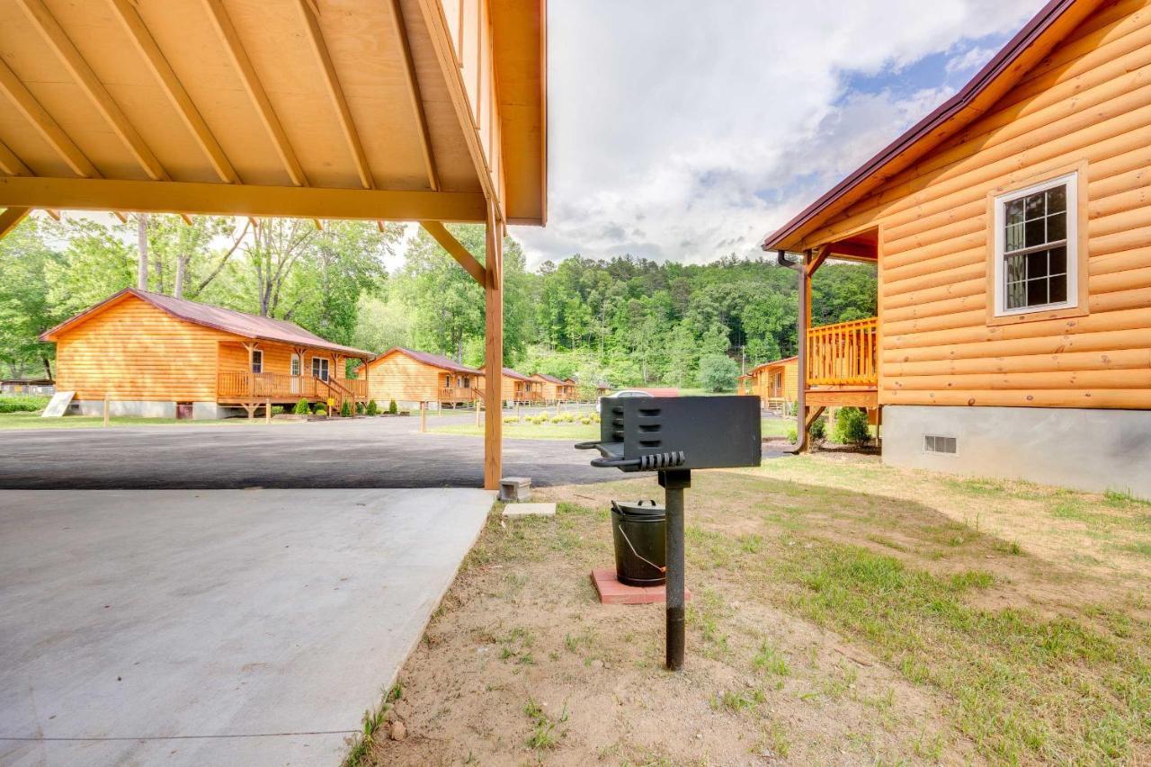 Bears Den Cabin With Porch About 5 Mi To Bryson City! Экстерьер фото
